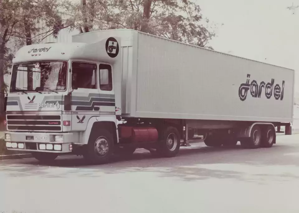 Ancien camion Jardel Services 